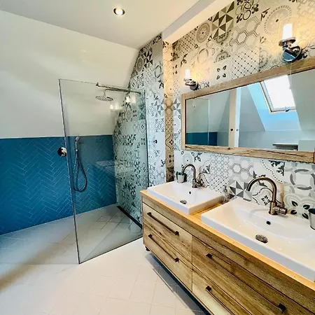 Lilac Luxury Prague Villa *